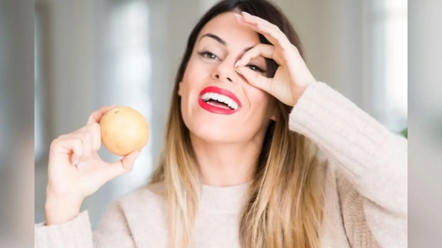 Potato For Skin Tan: टैनिंग हटाने में फायदेमंद हैं आलू, अभी जानें क्या है तरीका