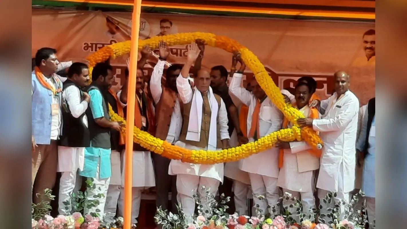 Loksabha Elections 2024 : रक्षा मंत्री राजनाथ सिंह ने चतरा से दिया 400 पार का नारा, हेमंत सोरेन पर साधा निशाना