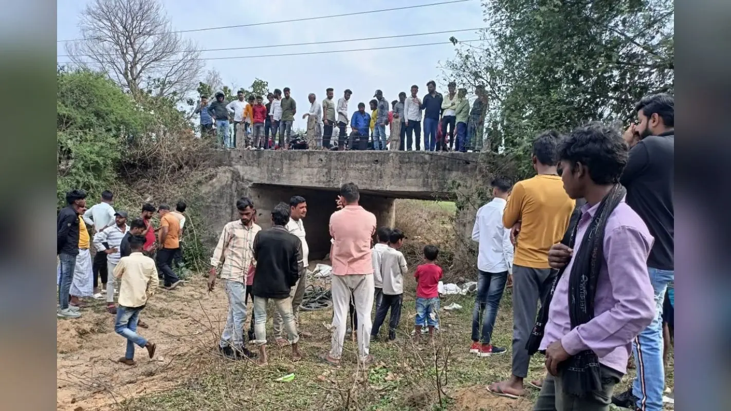 Road Accident: झारखंड के पलामू में दो छात्रों की मौत, दो की हालत गंभीर, नौवीं की परीक्षा देकर एक बाइक ही पर निकले थे घूमने