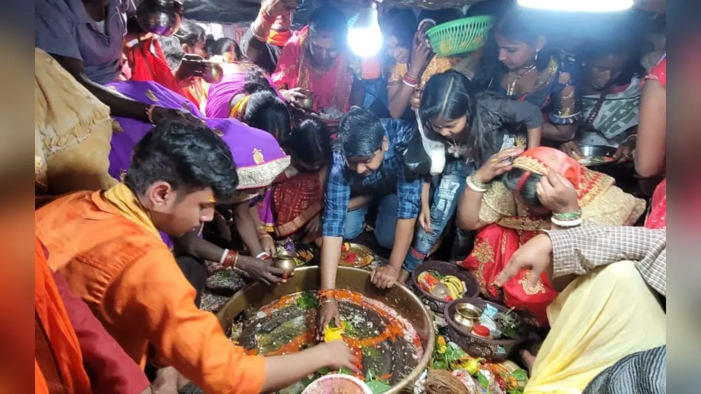 झारखंड के मिनी बाबाधाम में महाशिवरात्रि पर 30 हजार भक्तों ने किया भगवान भोलेनाथ का जलाभिषेक