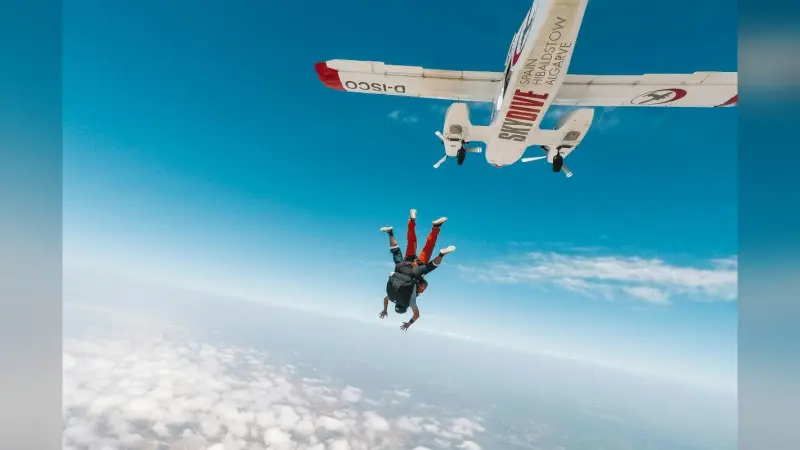 Skydiving: क्या है स्काई डाइविंग? भारत में ले सकते हैं इसका एक्सपीरियंस? जानें