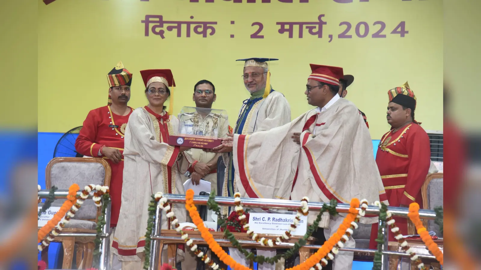 जमशेदपुर वीमेंस यूनिवर्सिटी के प्रथम दीक्षांत समारोह में 28 छात्राओं को मिला गोल्ड मेडल