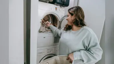 कपड़े ज्यादा दिन तक चलें, इसके लिए वॉशिंग मशीन की कौन-सी सेटिंग लगाएं