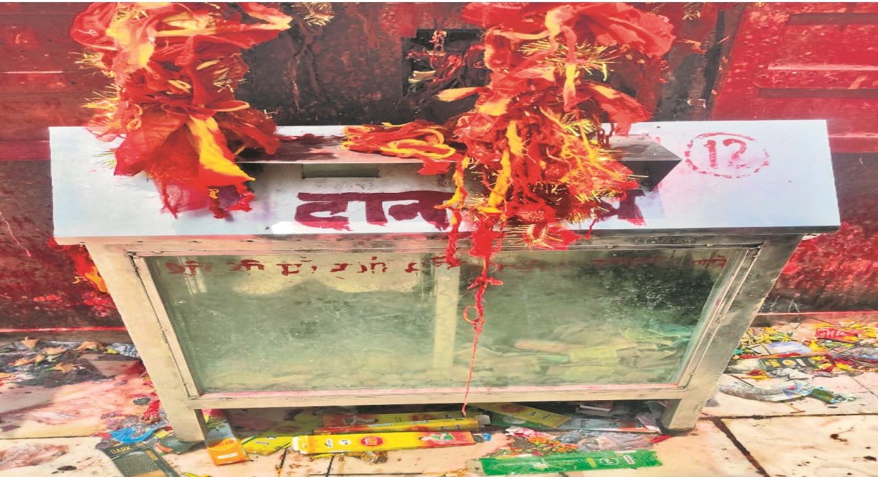बिहार के प्रमुख शक्तिपीठ थावे मंदिर से लाखों की चोरी, घटना सीसीटीवी में कैद, जांच में जुटी पुलिस
