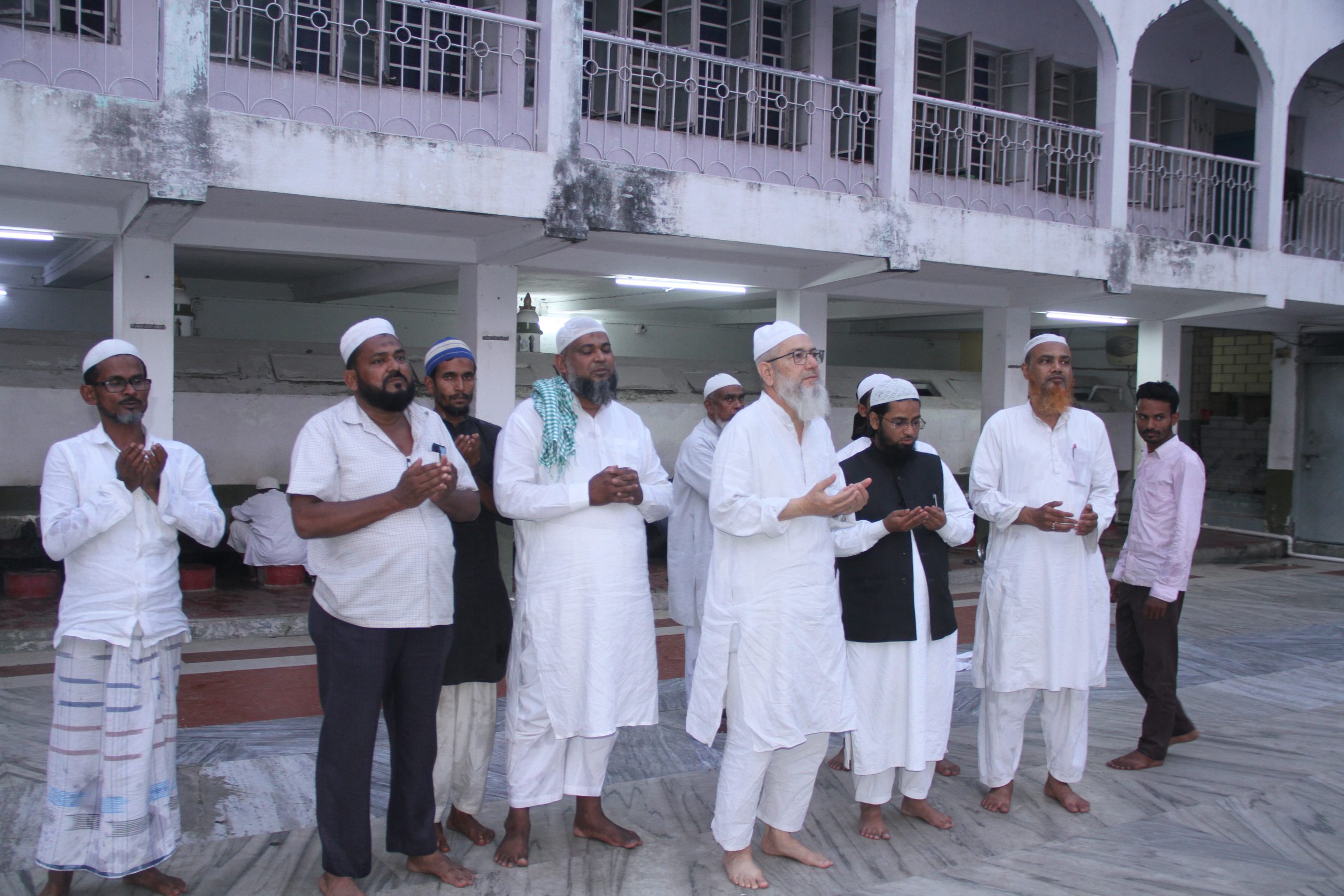 Eid-al-Fitr : ईद चांद की घोषणा के बाद बाजारों में उमड़ी भीड़, तातारपुर में एक करोड़ रुपये से अधिक की बिक्री