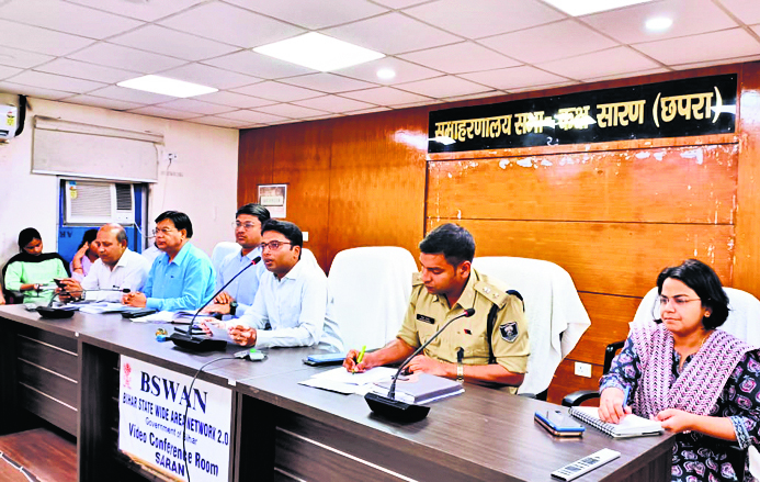 बिना लाइसेंस के जुलूस निकालने पर रोक, खतरनाक छठ घाटों को चिह्नित करने का पदाधिकारियों ने दिया निर्देश