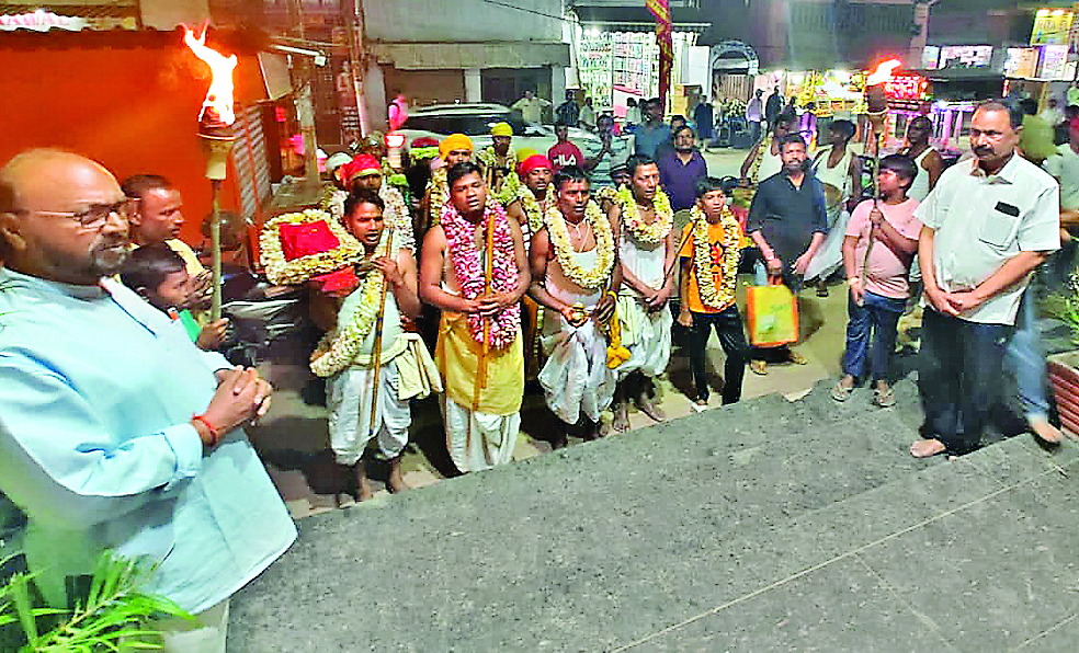 मंडा पूजा पर निकाली गयी शोभायात्रा