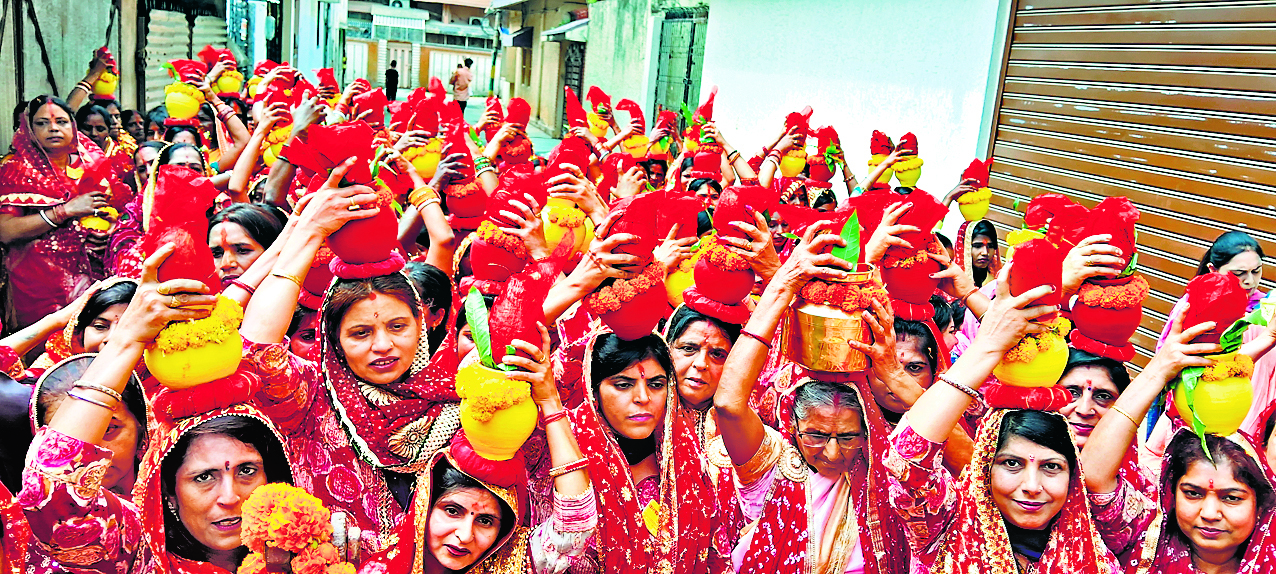 नवरात्रा और रामनवमी महोत्सव पर निकाली गयी भव्य शोभायात्रा