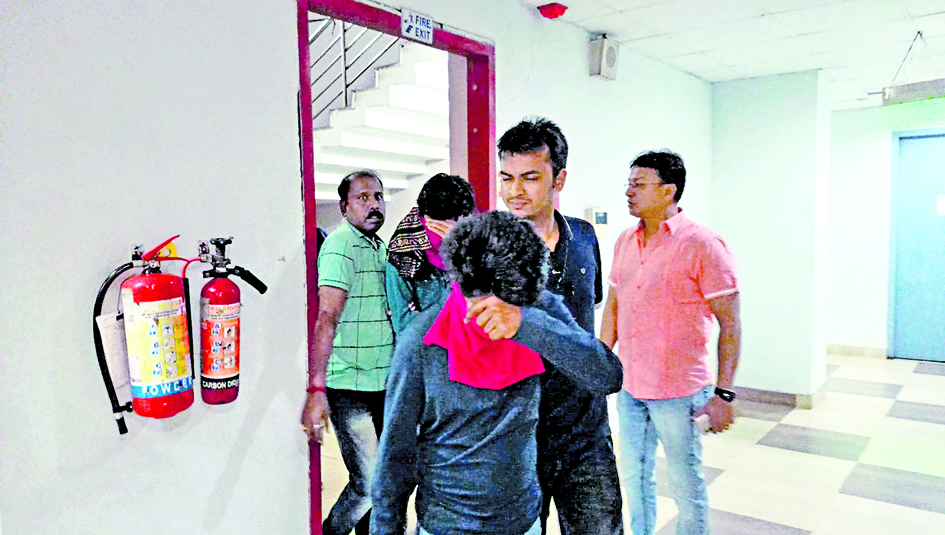वेबेल आइटी पार्क में हुई छापेमारी दो फर्जी काल सेंटरों का हुआ खुलासा