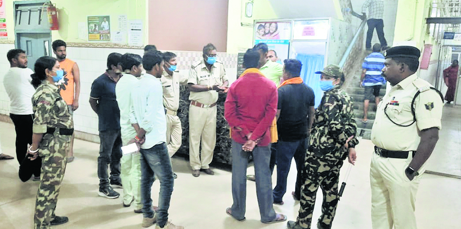 सदर अस्पताल में मरीज की मौत पर परिजनों का हंगामा