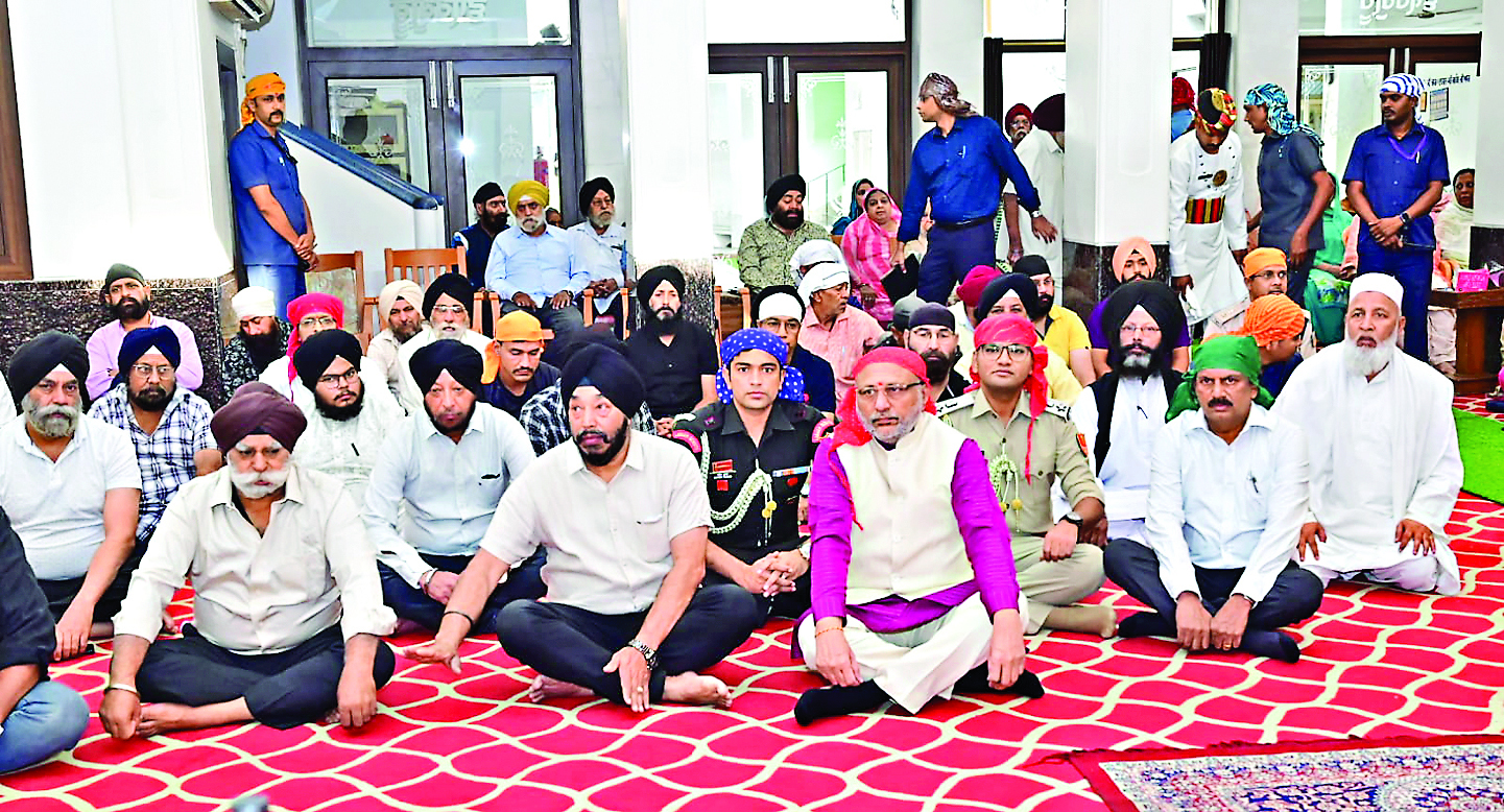 मेन रोड गुरुद्वारा में सजा दीवान, राज्यपाल भी हुए शामिल