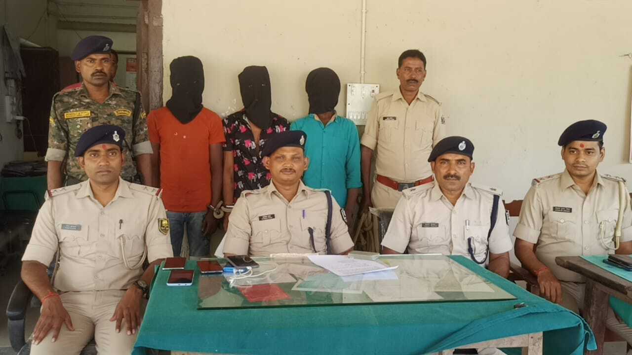 पुलिस ने बाइक लूट गिरोह के तीन लोगों को किया गिरफ्तार