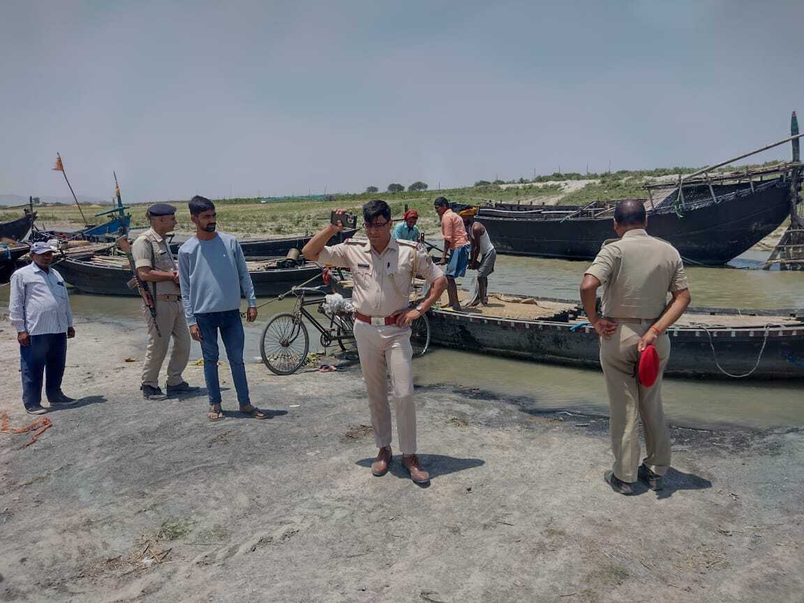 भागलपुर व कटिहार में मतदान को लेकर गंगा नदी से सटे इलाका में हुई गश्ती, नहीं चले स्टीमर व नाव