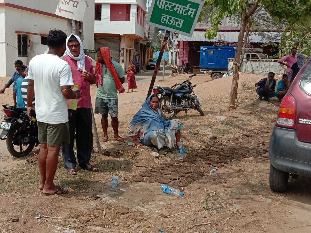 दुमका में दो सड़क हादसों में तीन लोगों की मौत