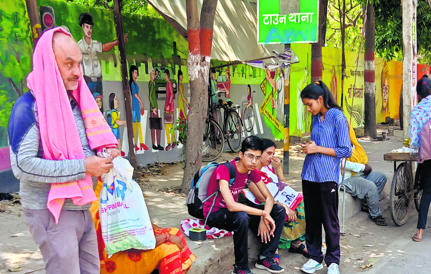 हीट स्ट्रोक की चपटे में लोग, घर से निकलना मुश्किल