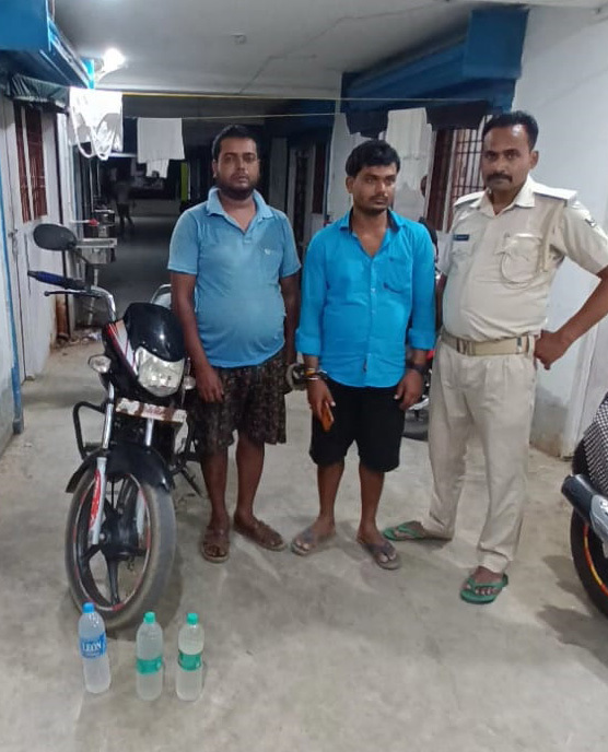 दो तस्कर व 8 शराबी गिरफ्तार