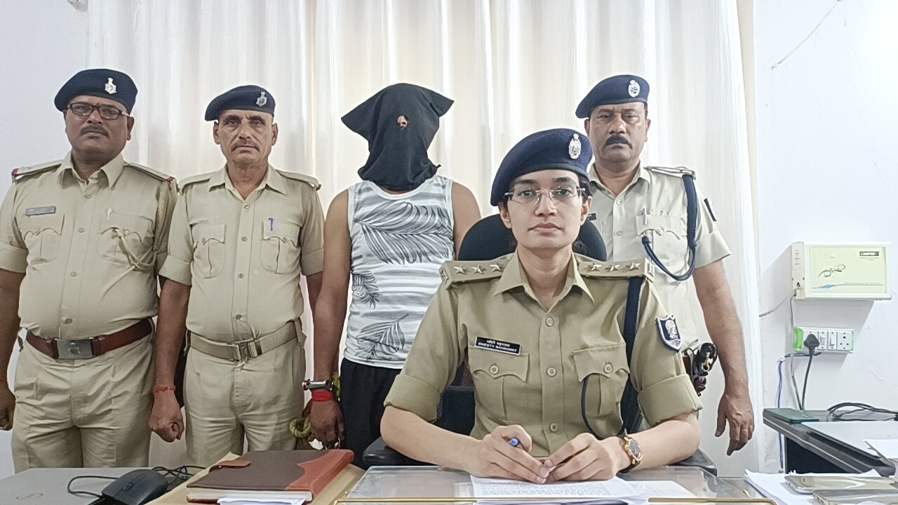 Patna : गोबर फेंक पैसे उड़ाने वाला तिवारी गैंग का शातिर धराया