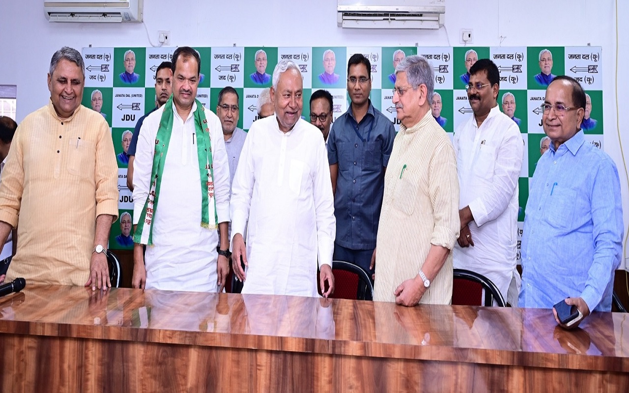 भागलपुर से RJD के सांसद रहे बुलो मंडल JDU में हुए शामिल, राजद से इस्तीफा देकर जदयू ज्वाइन करने की बताए वजह..