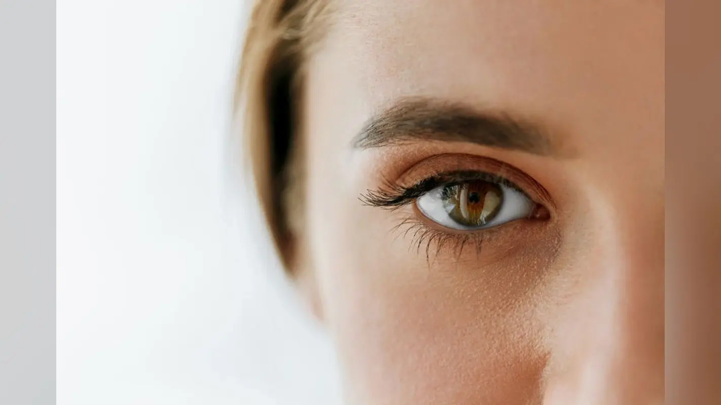 Ayurvedic Eye Care Tips: 50 साल के बाद भी आंख नहीं होगी कमजोर, अपनाएं आयुर्वेद के ये 7 उपाय
