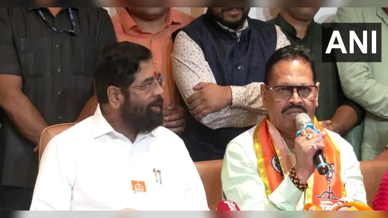 Lok Sabha Election 2024: उद्धव ठाकरे गुट को झटका, पूर्व मंत्री बबनराव घोलप एकनाथ शिंदे गुट में शामिल