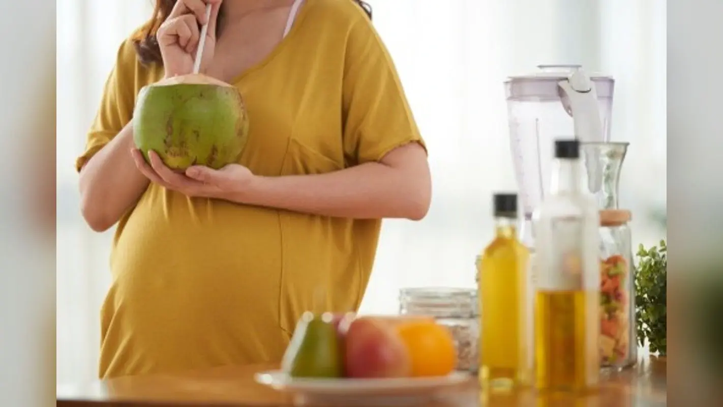 Pregnancy में नारियल पानी पीने के ये हैं 6 बड़े फायदे
