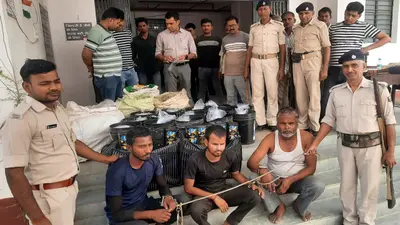 Bihar Liquor Ban: दिल्ली से आ रही वॉल्वो बस में बने तहखाने से 36 कार्टून विदेशी शराब बरामद, चालक समेत तीन गिरफ्तार