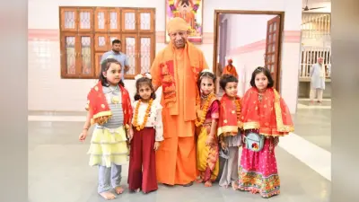 Ram Navami 2024: सीएम योगी ने कन्या पूजन कर की मातृ शक्ति की आराधना, श्री राम को पालने में झुलाया