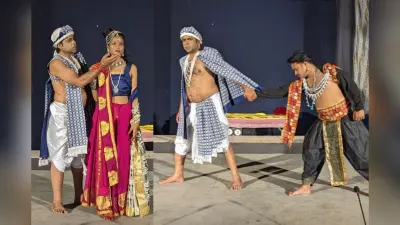 रांची के ऑड्रे हाउस में नाटक राज रक्त का मंचन, शासक बदलने पर भी न्यायसंगत परिवेश न स्थापित होने का दिया संदेश