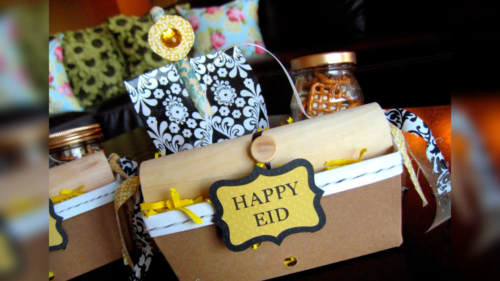 Eid Mubarak: ईद पर अपनों को दें खास उपहार, सस्ते में बन जाएगी बात