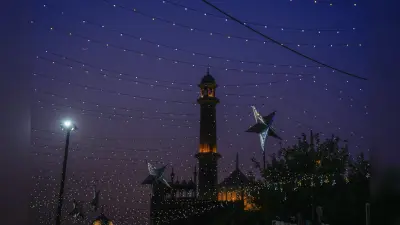 Eid-ul-Fitr Wishes,Quotes 2025: आज के दिन भेजिए ईद की मुबारकां