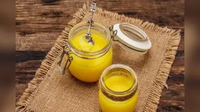 Empty Stomach Ghee Benefits: सुबह खाली पेट देसी घी खाने से होते हैं ये लाजवाब फायदे, जानें एक्सपर्ट्स से