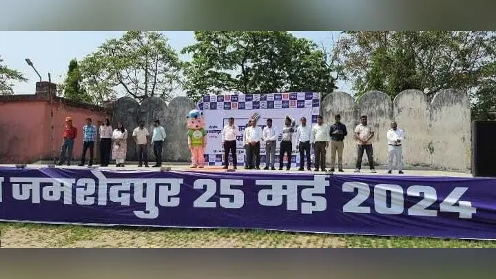 जमशेदपुर अक्षेस के सफाई कर्मियों ने ली मतदाता जागरूकता की शपथ