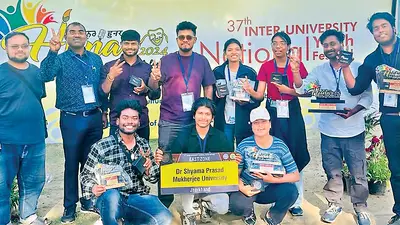युवा महोत्सव में डीएसपीएमयू की टीम ने जीते कई पुरस्कार
