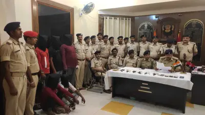 मोतिहारी में बड़ी संख्या में हथियार, गोली व मादक पदार्थ बरामद, नौ अपराधी गिरफ्तार