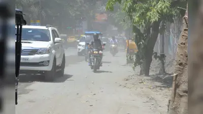 स्टोन डस्ट से भरे गये सड़कों के गड्ढे, धूल से सरहुल व रामनवमी जुलूस में होगी परेशानी