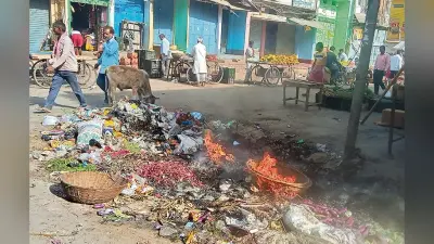 बाजारों में जलाया जा रहा कचरा, स्वास्थ्य के साथ जान-माल का हो सकता है नुकसान