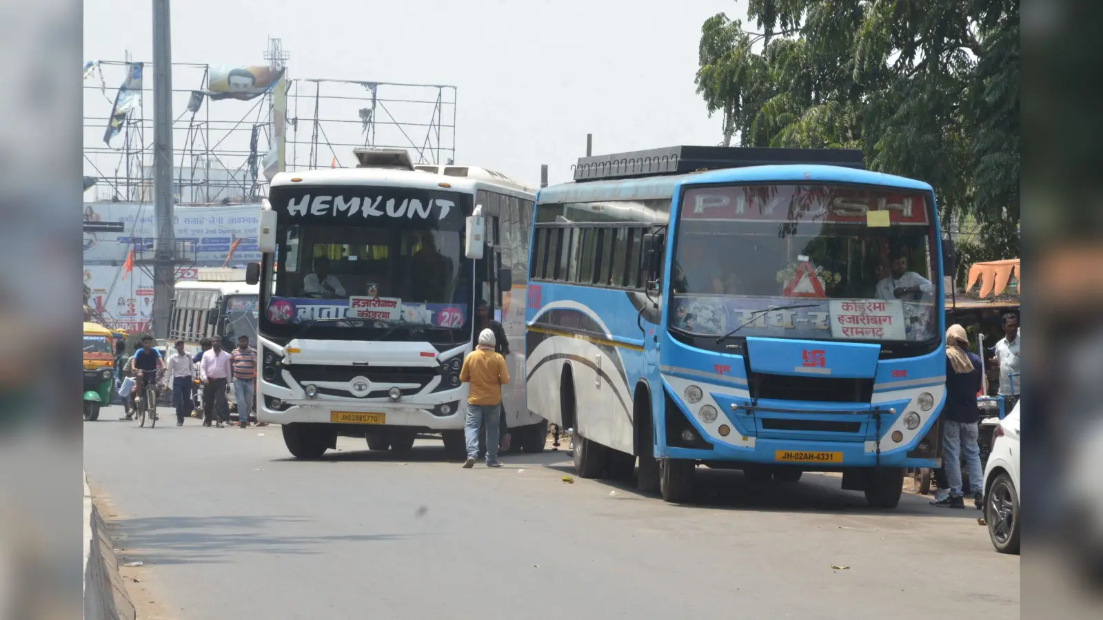 बूटी मोड़ व कांटाटोली पेट्रोल पंप के पास बने अवैध बस स्टैंड, रोज लग रहा जाम