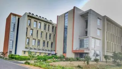 लॉ यूनिवर्सिटी के मामले में सरकार को जवाब दायर करने का निर्देश