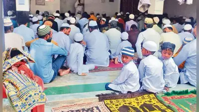 अलविदा जुमा की नमाज में उमड़े रोजेदार