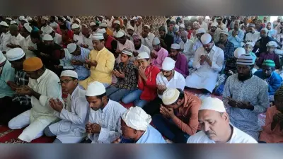 अल्लाह मुझको बुराइयों से बचाना के साथ अदा की गयी अलविदा रमजान की नमाज