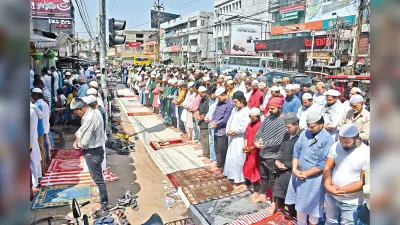 मस्जिदों में अलविदा जुमे की नमाज अदा की गयी