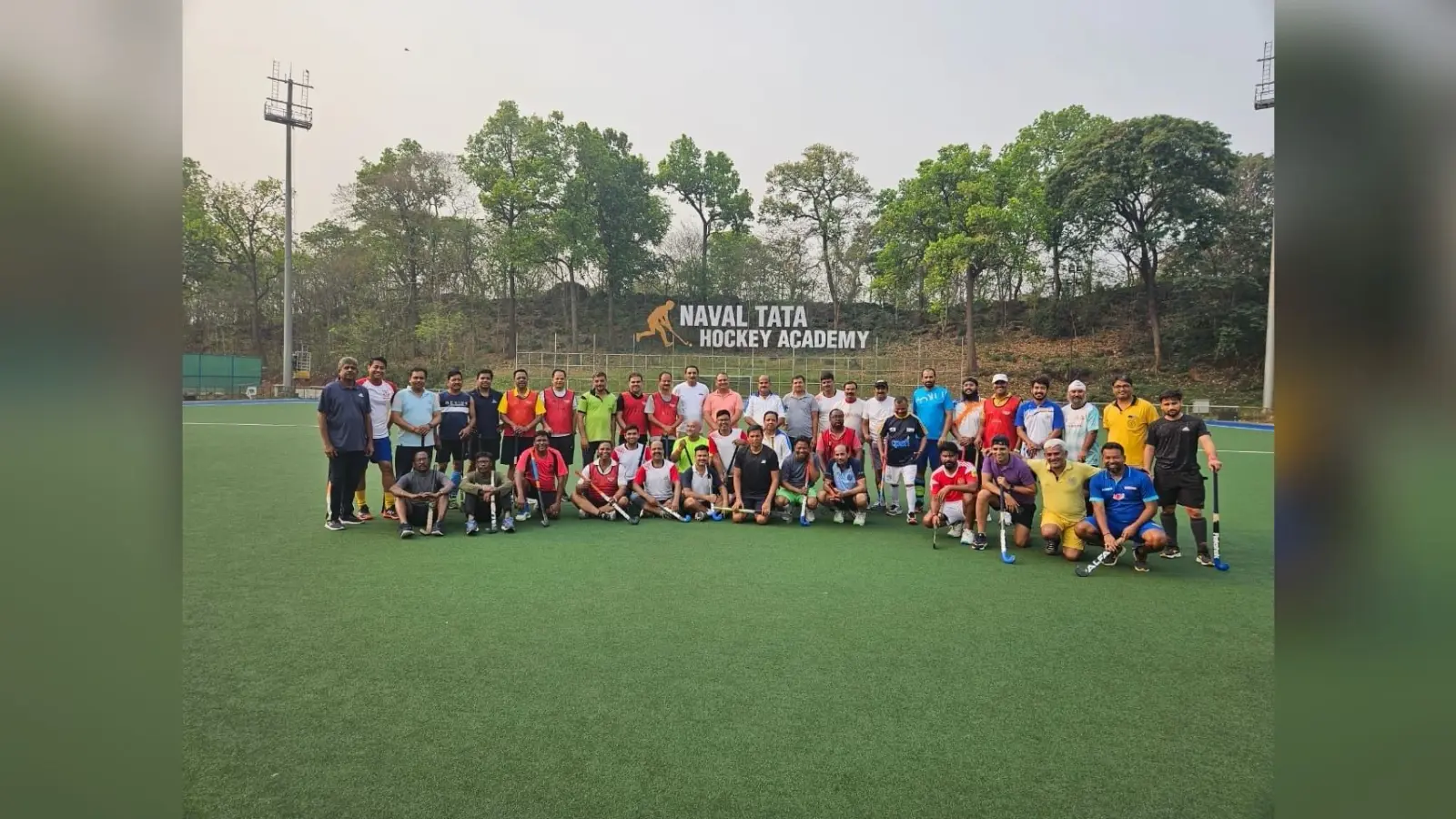 वेटरन खिलाड़ियों ने हॉकी के मैदान जमकर पहाया पसीना