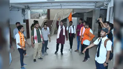 TMBU में मूलभूत सुविधाओं की मांग को लेकर हंगामा, जड़ा ताला, कर्मचारियों को बाहर निकाला