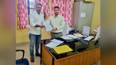 पकड़िया मुखिया ने लौटाये सामुदायिक भवन के रुपये