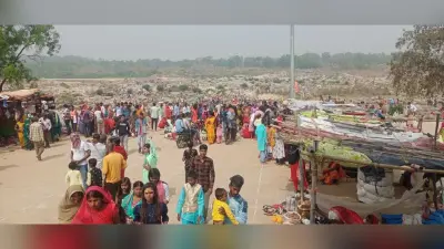 सोमवती अमावस्या में श्रद्धालुओं ने बराकर नदी में किया पवित्र स्नान