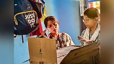 स्टेशन के मिल्क पार्लर संचालक के गोदाम से आठ माह पूर्व एक्सपायर हो चुके 25 कार्टन ओआरएस पैकेट बरामद