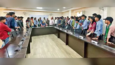 डीएसपीएमयू : परीक्षा विभाग के भवन में आजसू ने तालाबंदी की
