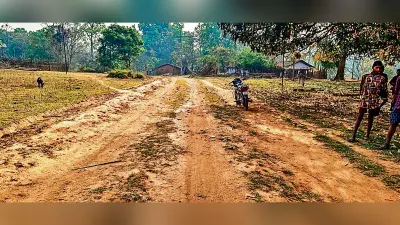 पश्चिमी सिंहभूम : शाम होते ही घरों में कैद हो जाते हैं पुखरीबुरु के लोग