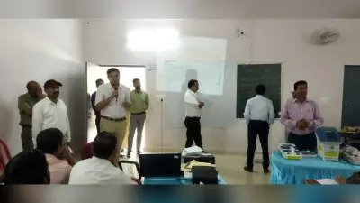 मतदान अधिकारी प्रथम को प्रशिक्षण