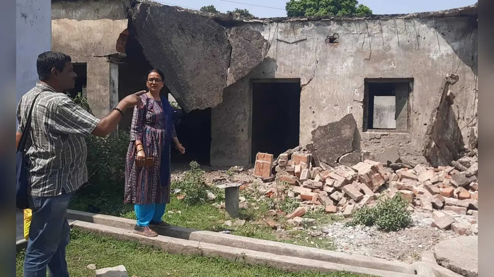 एग्यारकुंड : जर्जर पुराने स्कूल भवन की छत गिरी, बच्चे बचे